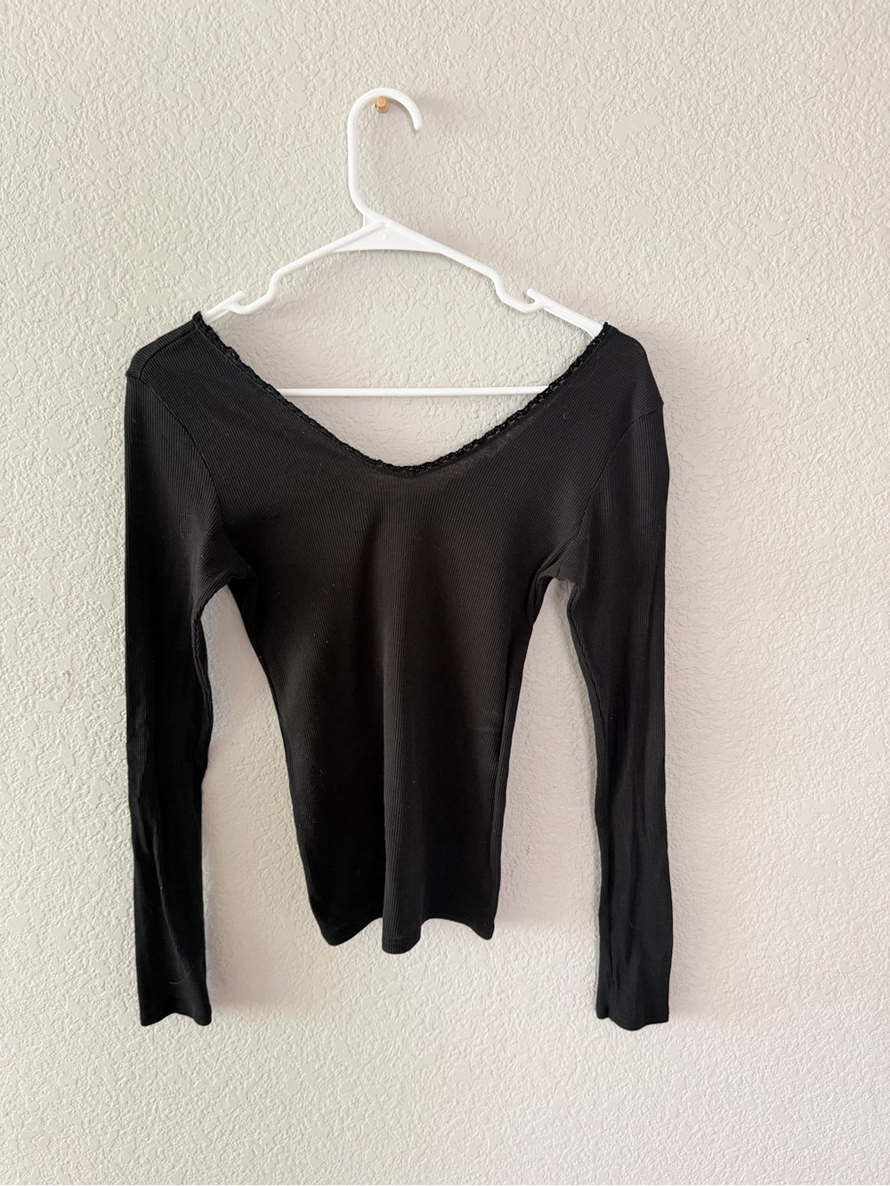 Active Basic Black Ribbed V-Neck Long-Sleeve Top - Women